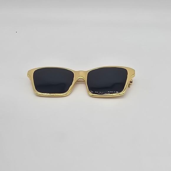 Vintage Black Enamel Sunglasses Brooch Pin Gold Tone Retro Classic - Picture 2 of 8